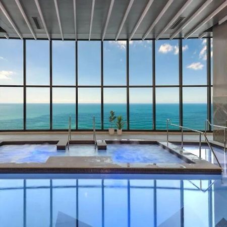 Surfers Paradise New Beachfront Apartments Голд-Кост Экстерьер фото