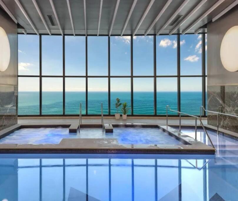 Surfers Paradise New Beachfront Apartments Голд-Кост Экстерьер фото