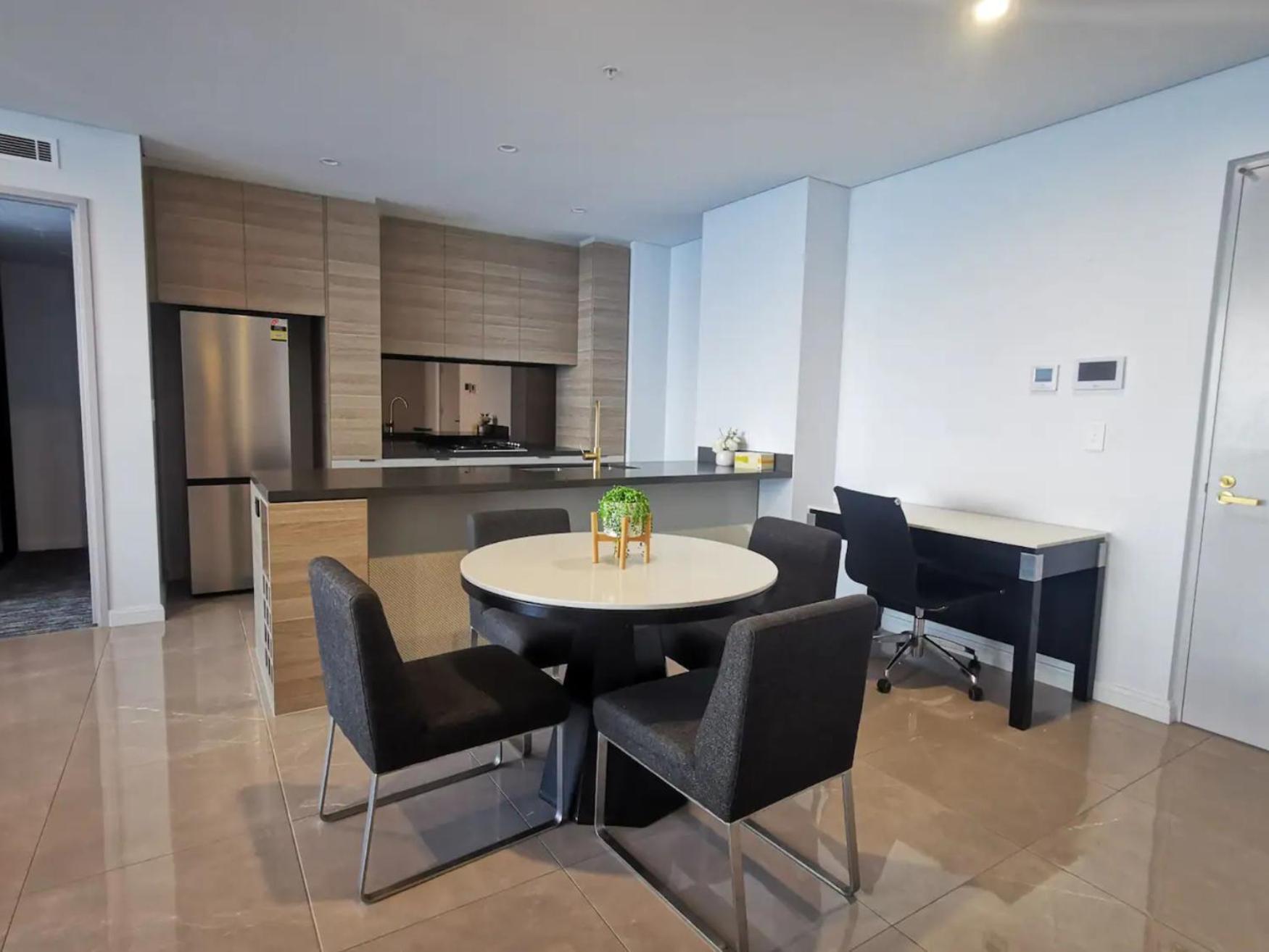 Surfers Paradise New Beachfront Apartments Голд-Кост Экстерьер фото