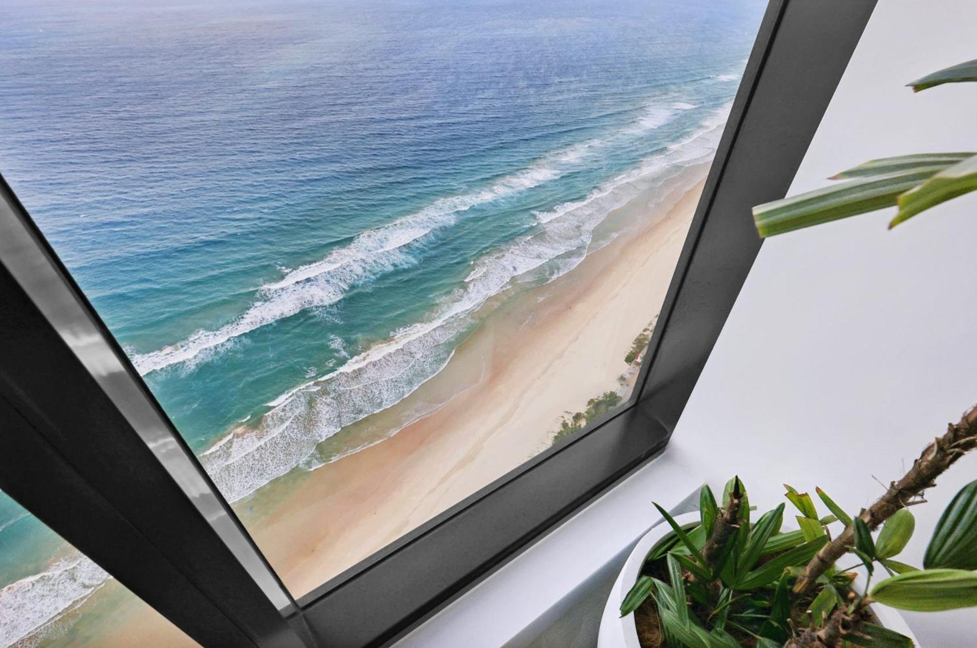 Surfers Paradise New Beachfront Apartments Голд-Кост Номер фото